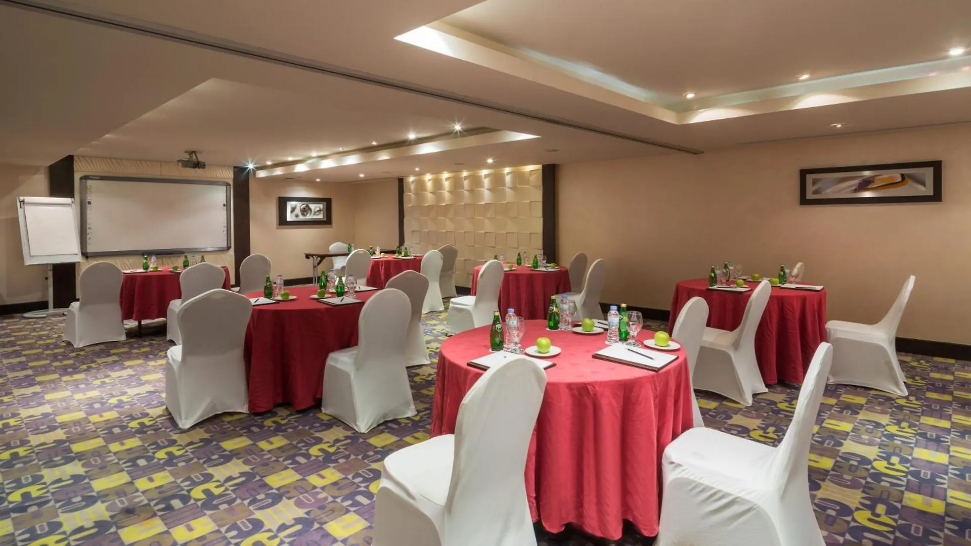Novotel Suites Riyadh Olaya Отель